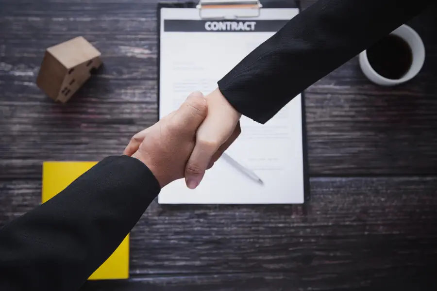 vecteezy_top-view-of-handshake_1223098--------